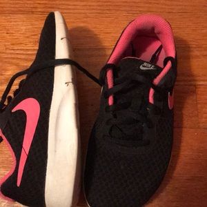 I’m selling some cute Nike’s